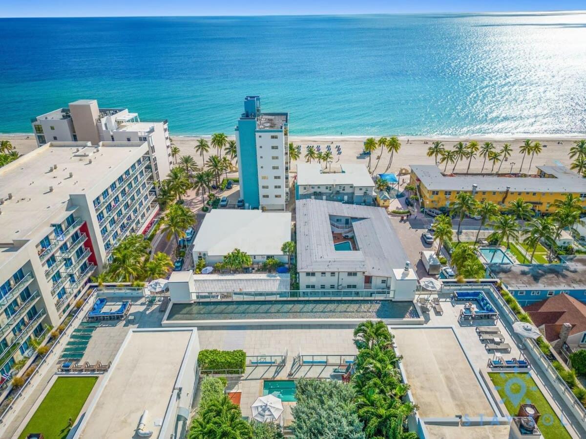 Apartment With Bay View Balcony - Pool - Up To 6 - Gym ハリウッド エクステリア 写真