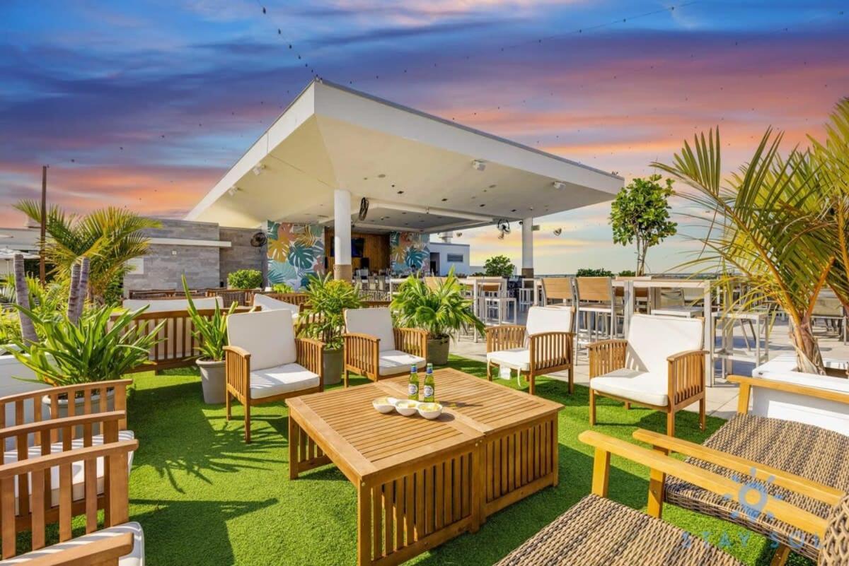 Apartment With Bay View Balcony - Pool - Up To 6 - Gym ハリウッド エクステリア 写真