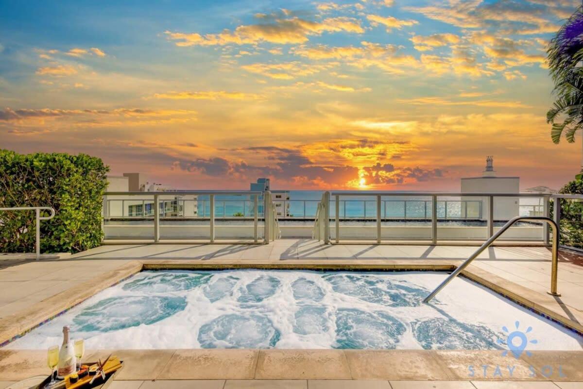 Apartment With Bay View Balcony - Pool - Up To 6 - Gym ハリウッド エクステリア 写真