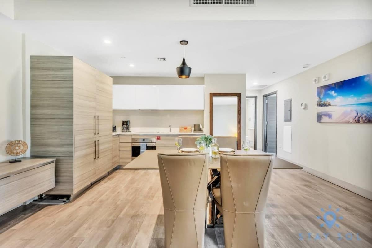 Apartment With Bay View Balcony - Pool - Up To 6 - Gym ハリウッド エクステリア 写真