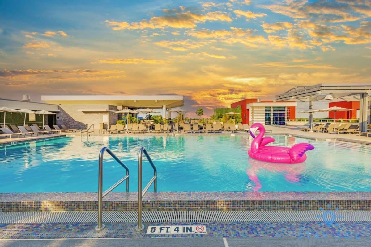 Apartment With Bay View Balcony - Pool - Up To 6 - Gym ハリウッド エクステリア 写真